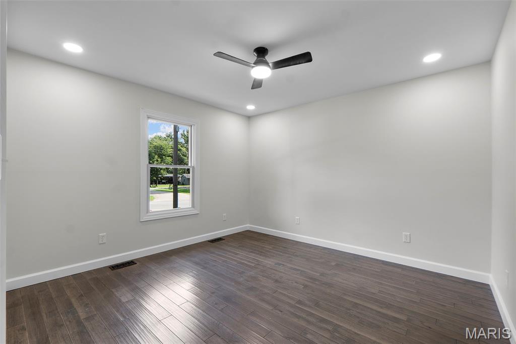451 E North Street Property Photo 35