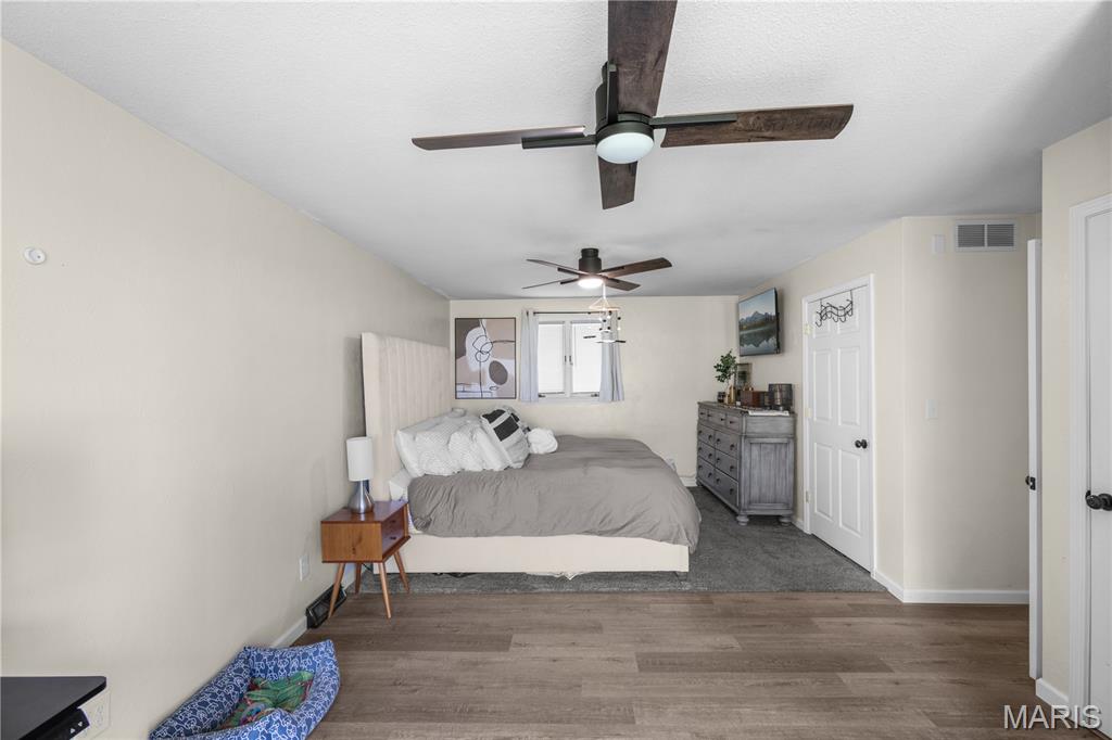 26047067 Property Photo 22