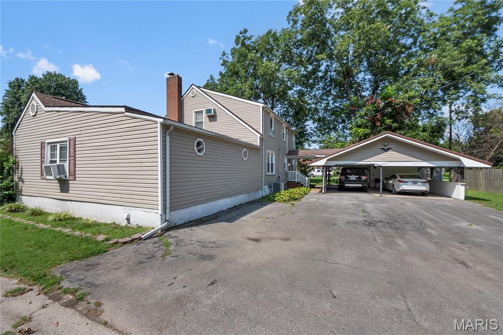 1001 Davis Street Property Photo 7