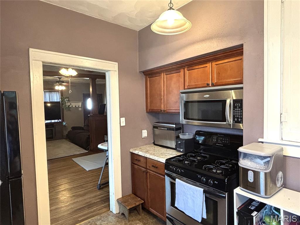 222 N Locust Street Property Photo 4