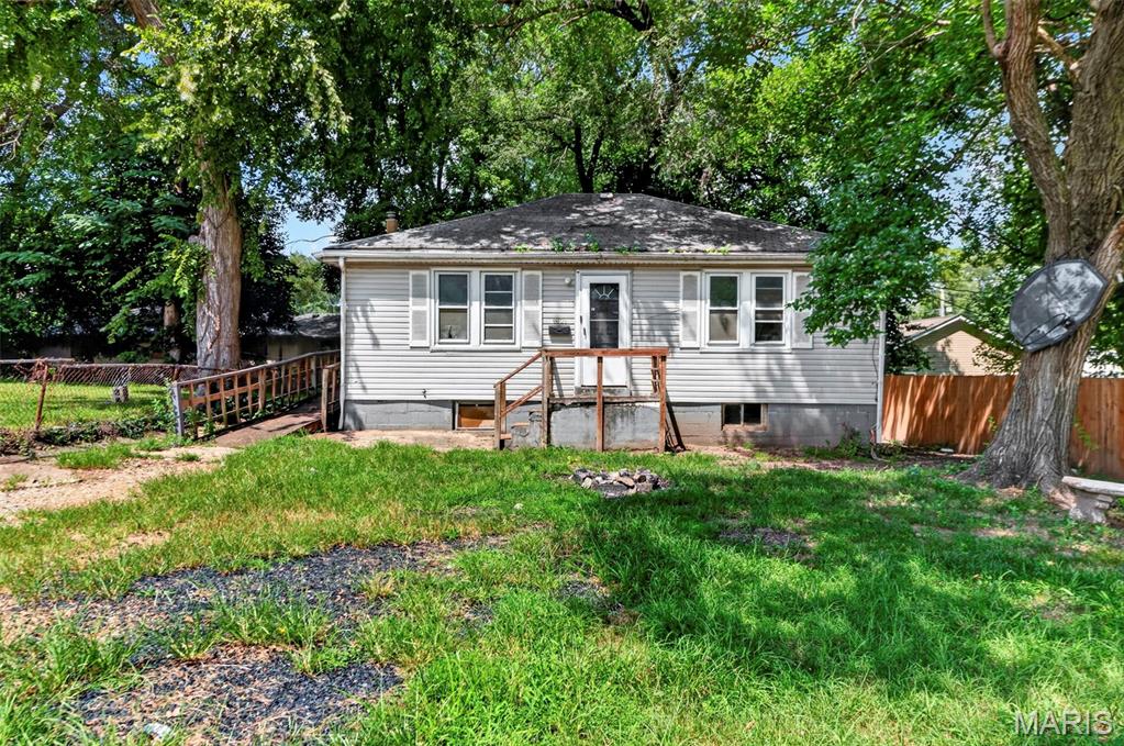6121 Jefferson Avenue Property Photo 1