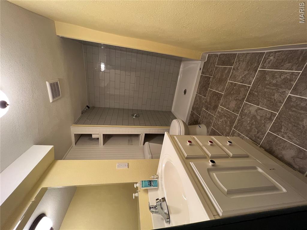 2048 Russell Boulevard Property Photo 27
