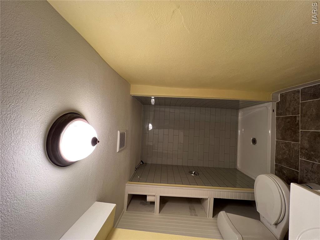 2048 Russell Boulevard Property Photo 29