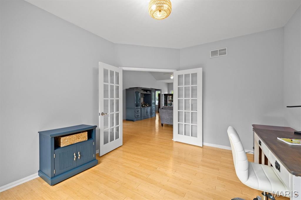 609 E Waters Edge Drive Property Photo 9