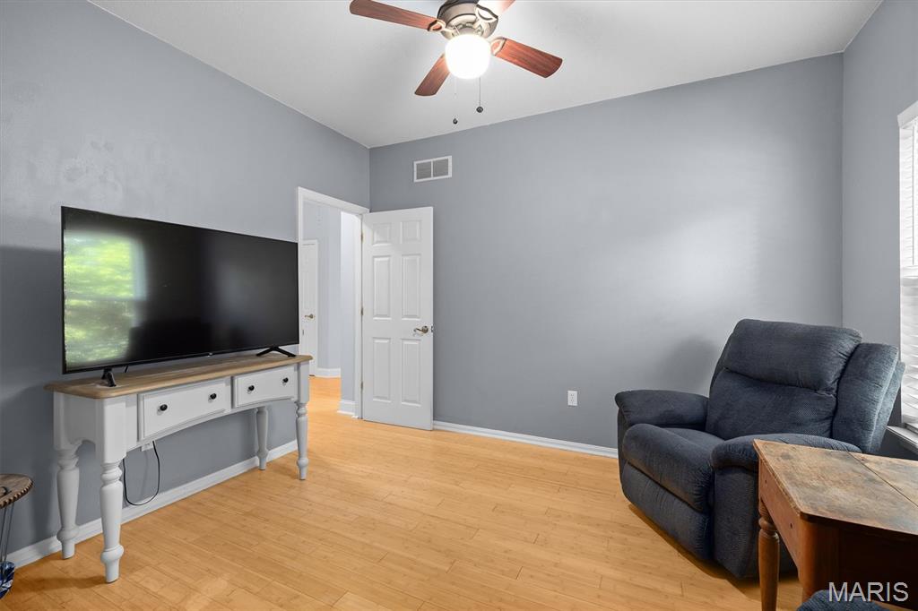 609 E Waters Edge Drive Property Photo 28