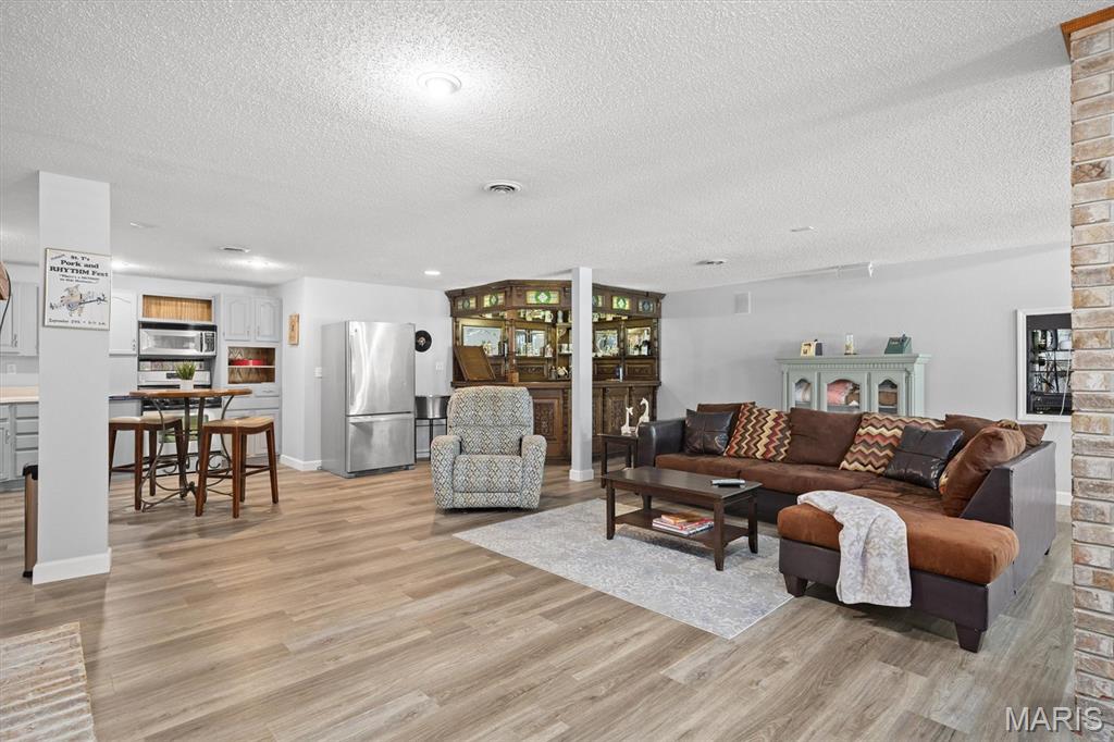 609 E Waters Edge Drive Property Photo 33