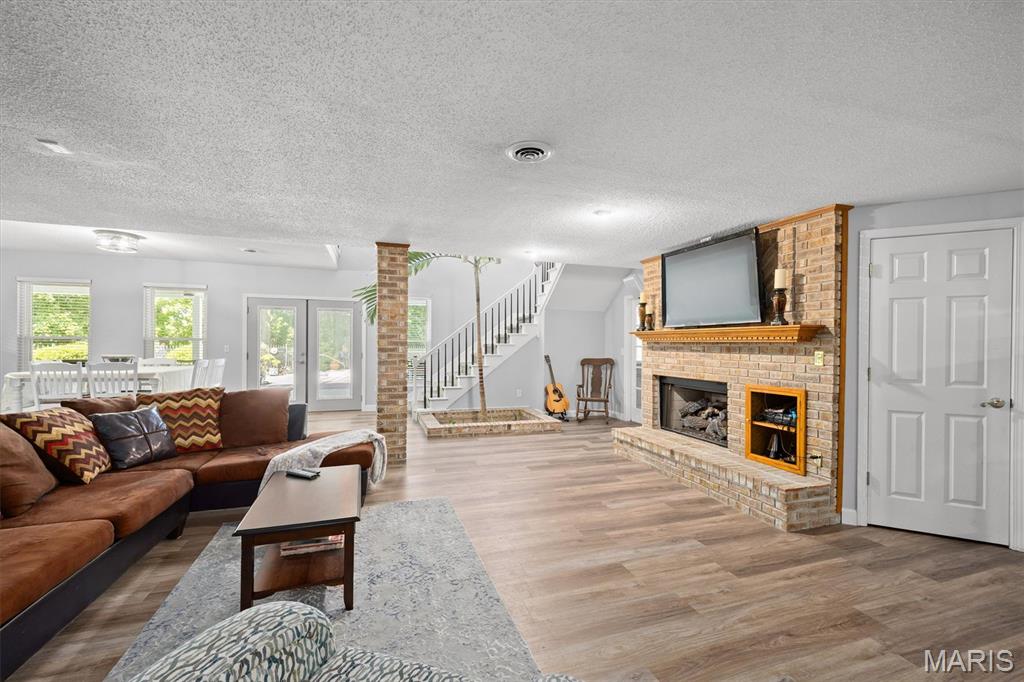 609 E Waters Edge Drive Property Photo 34