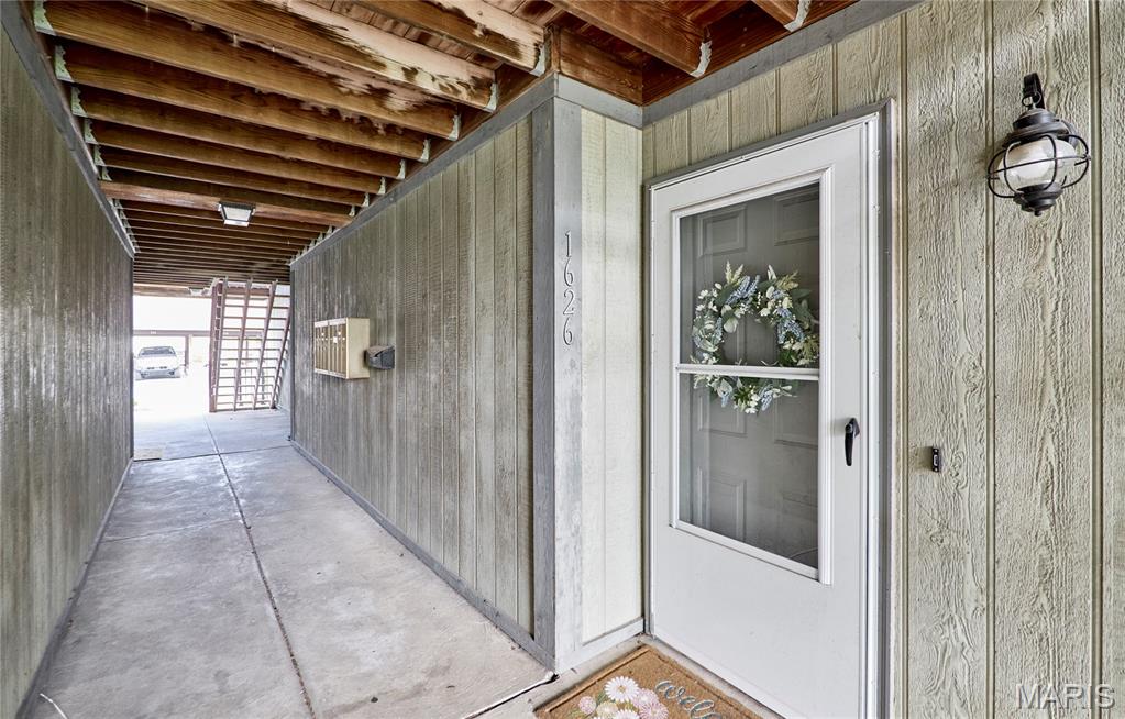 1626 Summergate Parkway E Property Photo 3