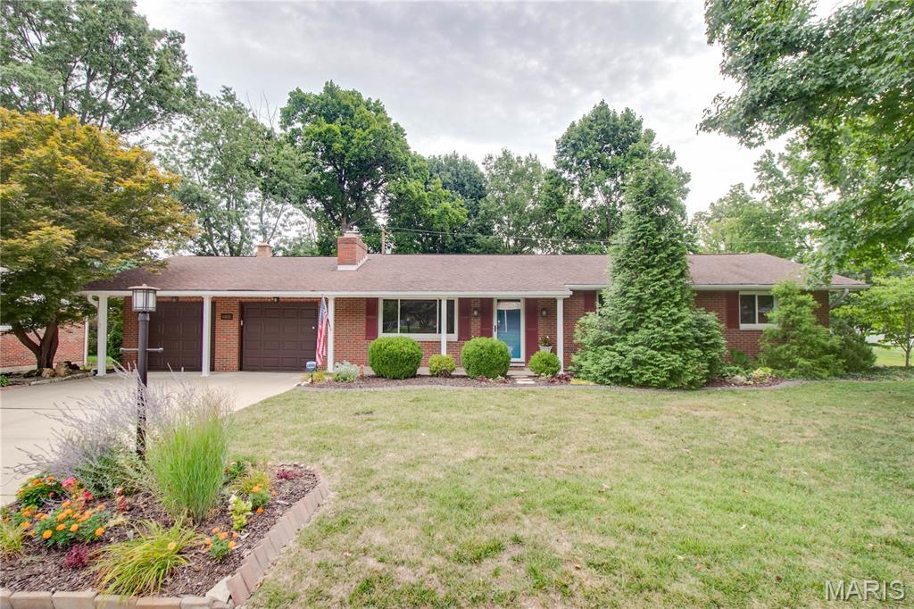 4805 Chateau Drive Property Photo 1