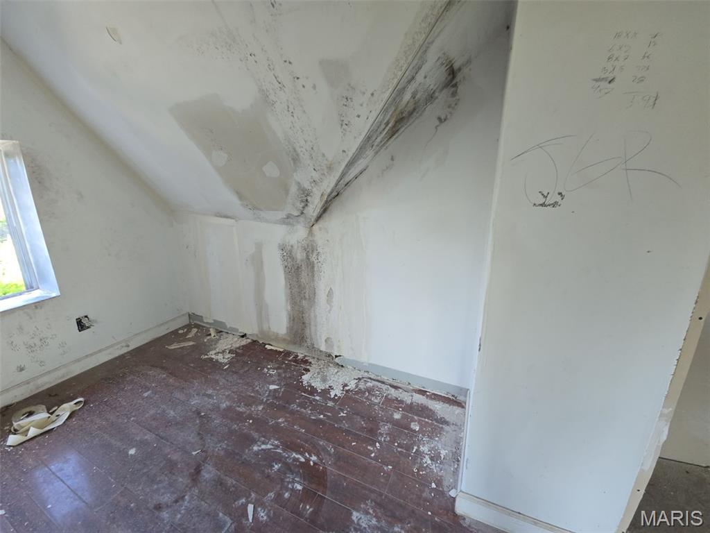 5161 Maple Avenue Property Photo 3