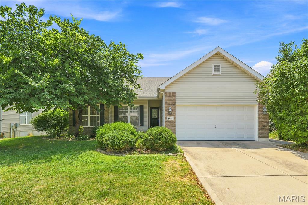 944 Daffodil Ridge Drive Property Photo 1