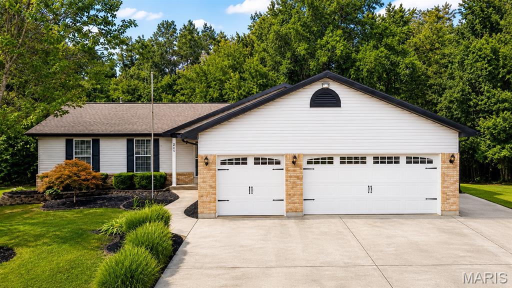 411 Bridle Ridge Court Property Photo 1