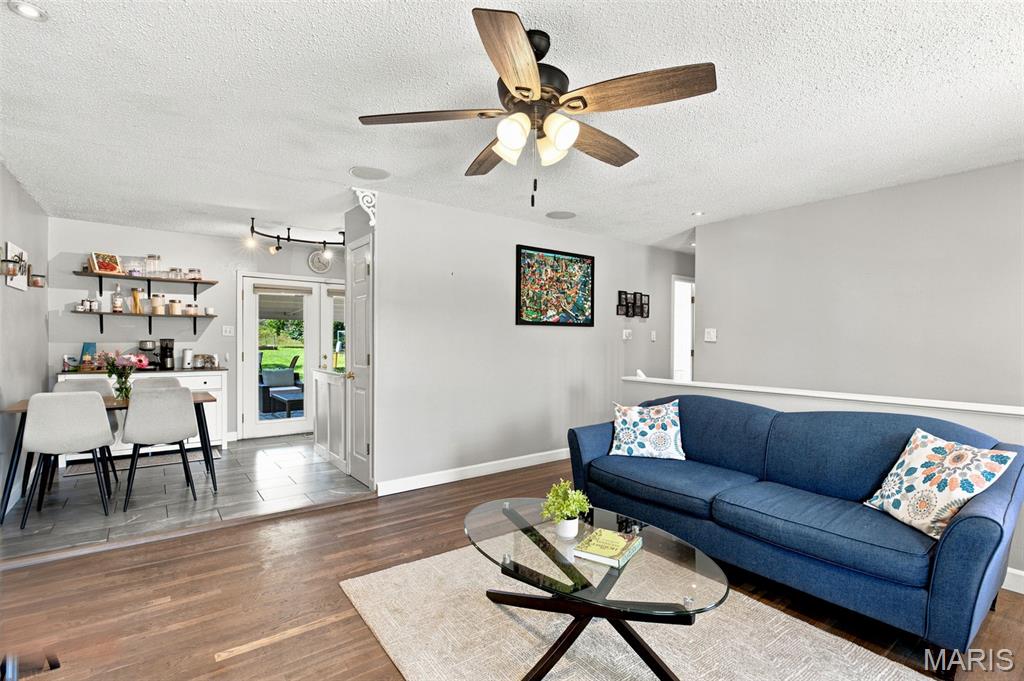 1107 Esterling Drive Property Photo 4