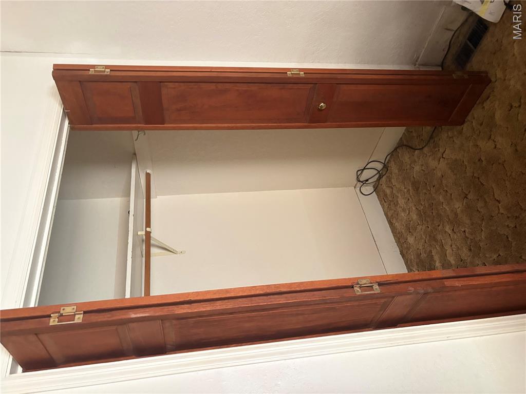 105 E Vine Street Property Photo 5