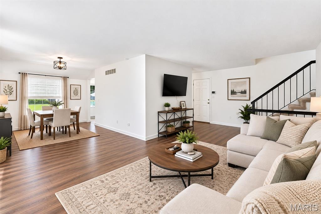 1513 Royal Oak Court Property Photo 4