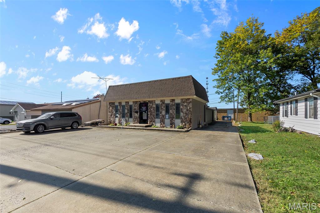 225 Clark Avenue Property Photo 2