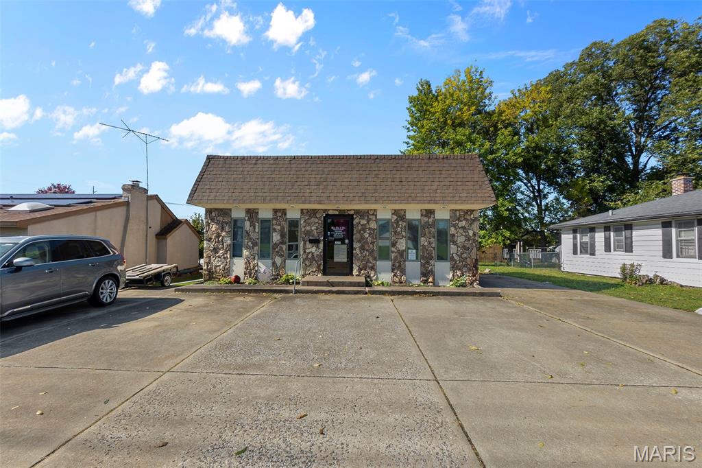 225 Clark Avenue Property Photo 3