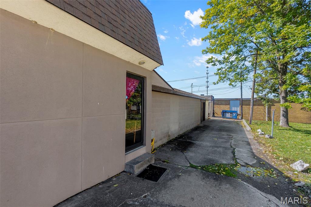 225 Clark Avenue Property Photo 4