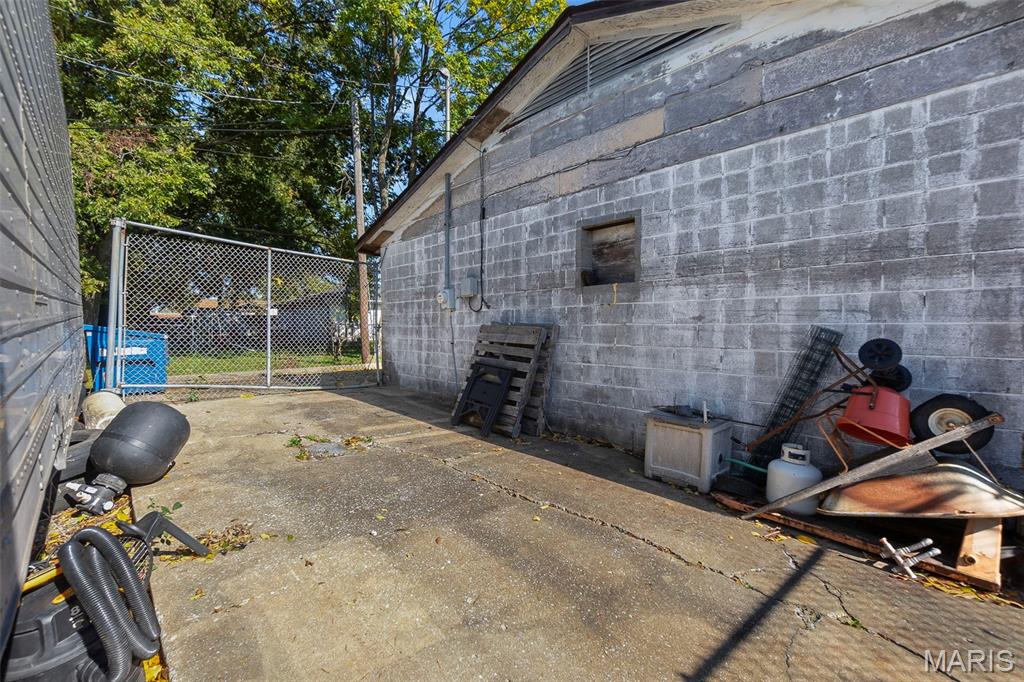 225 Clark Avenue Property Photo 8
