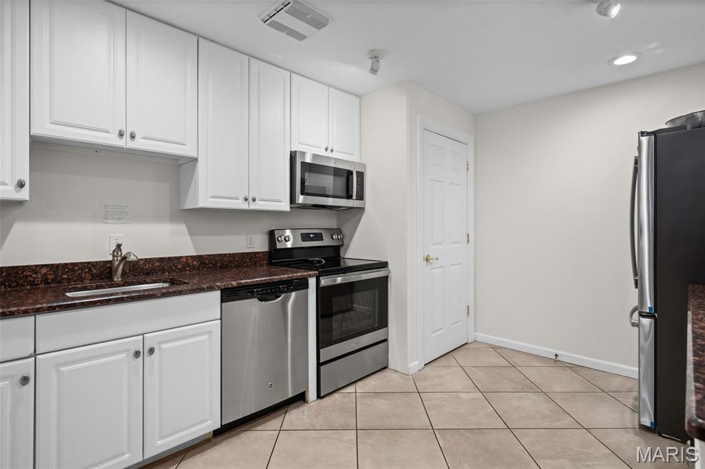 750 S Hanley Road 430 Property Photo 25