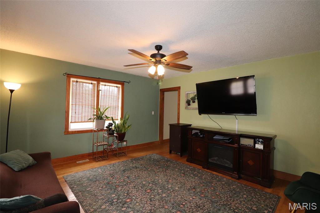 508 E 10th Street Property Photo 5
