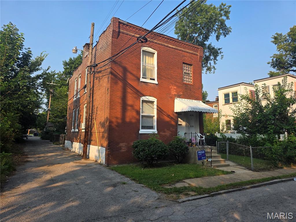 426 Bowen Street