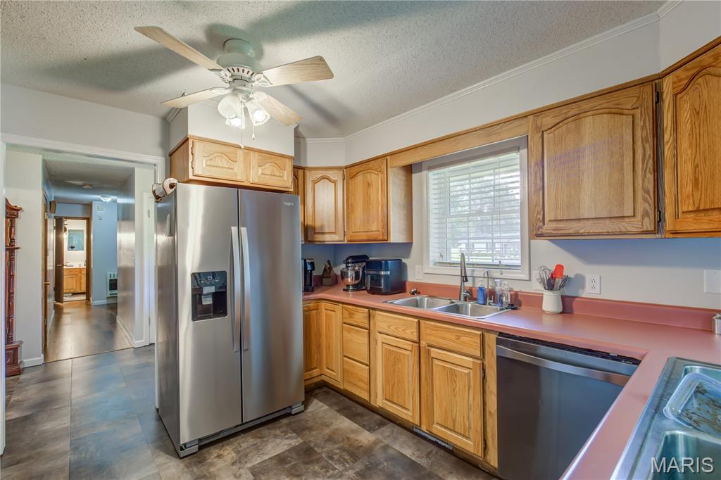 68 Willow Property Photo 6