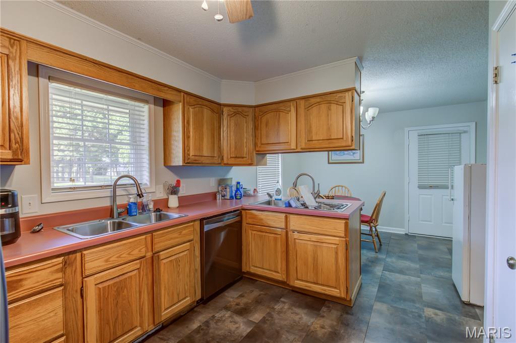 68 Willow Property Photo 7