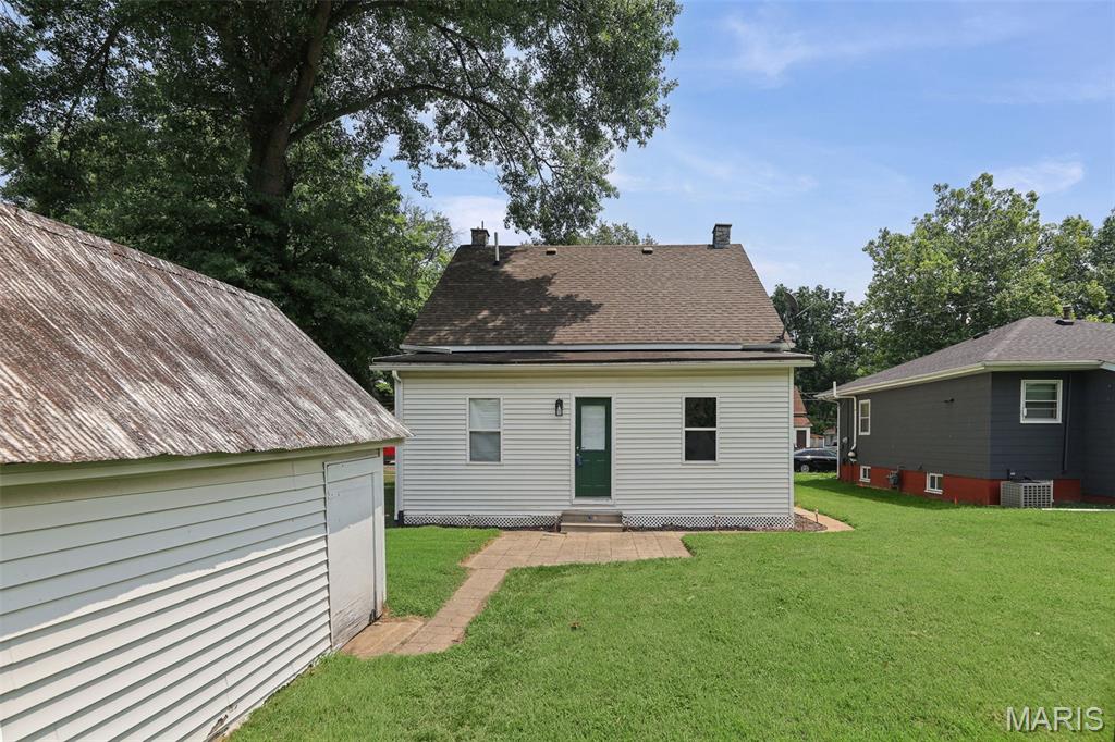 313 N John Street Property Photo 8