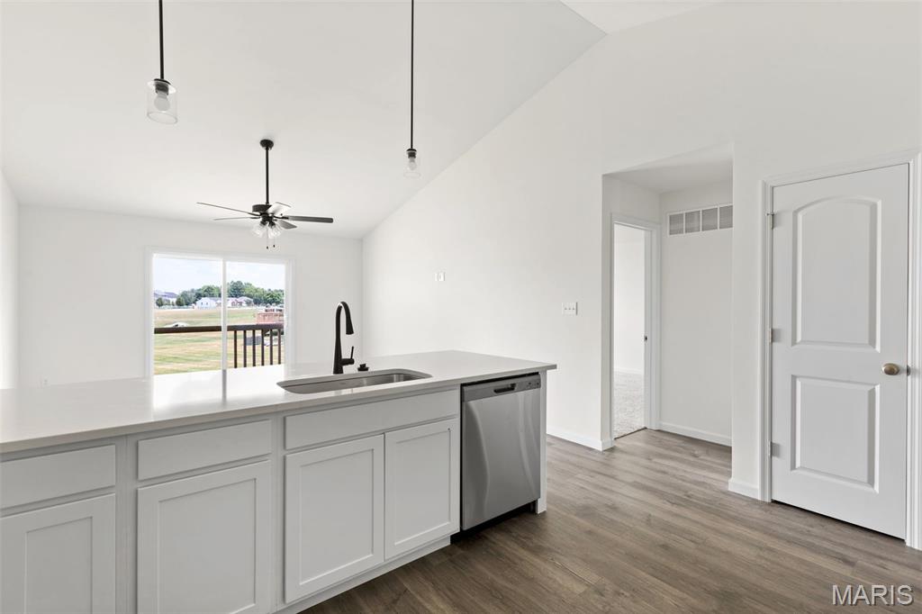 2211 Heatherfield Drive Property Photo 2