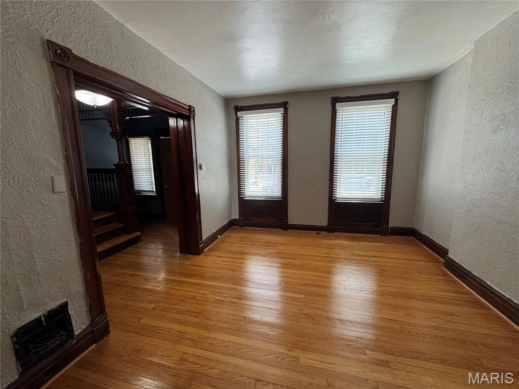 4121 S Compton Avenue Property Photo 4
