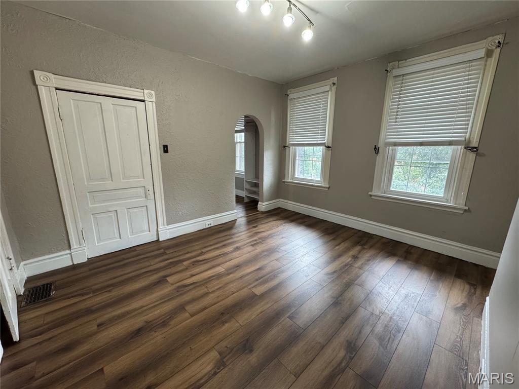 4121 S Compton Avenue Property Photo 9