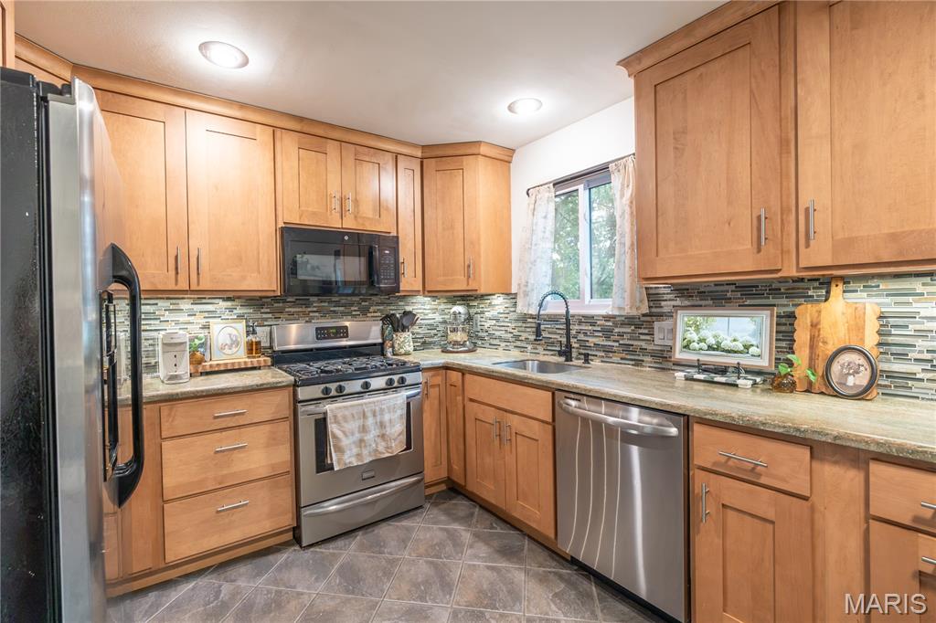 28 Lori Circle Property Photo 3