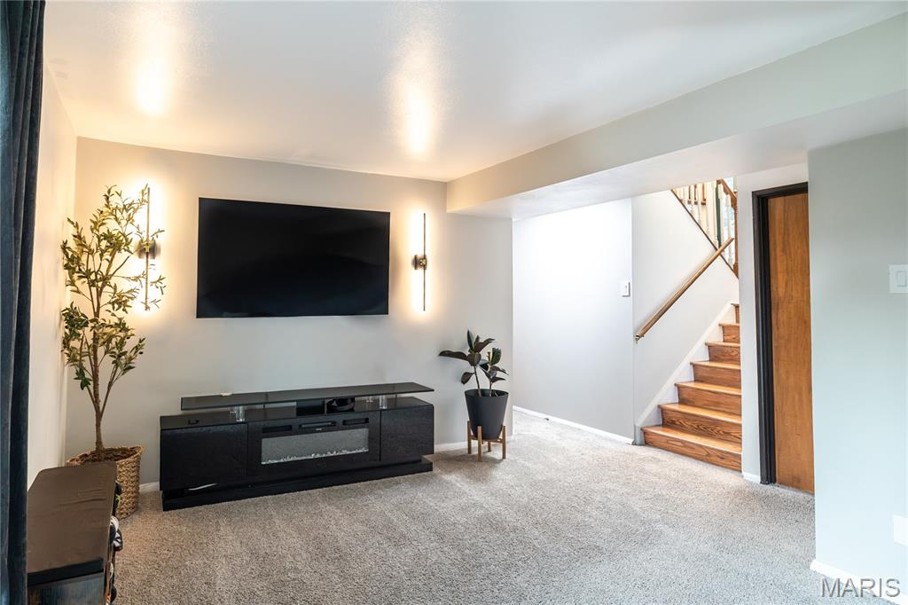 28 Lori Circle Property Photo 5