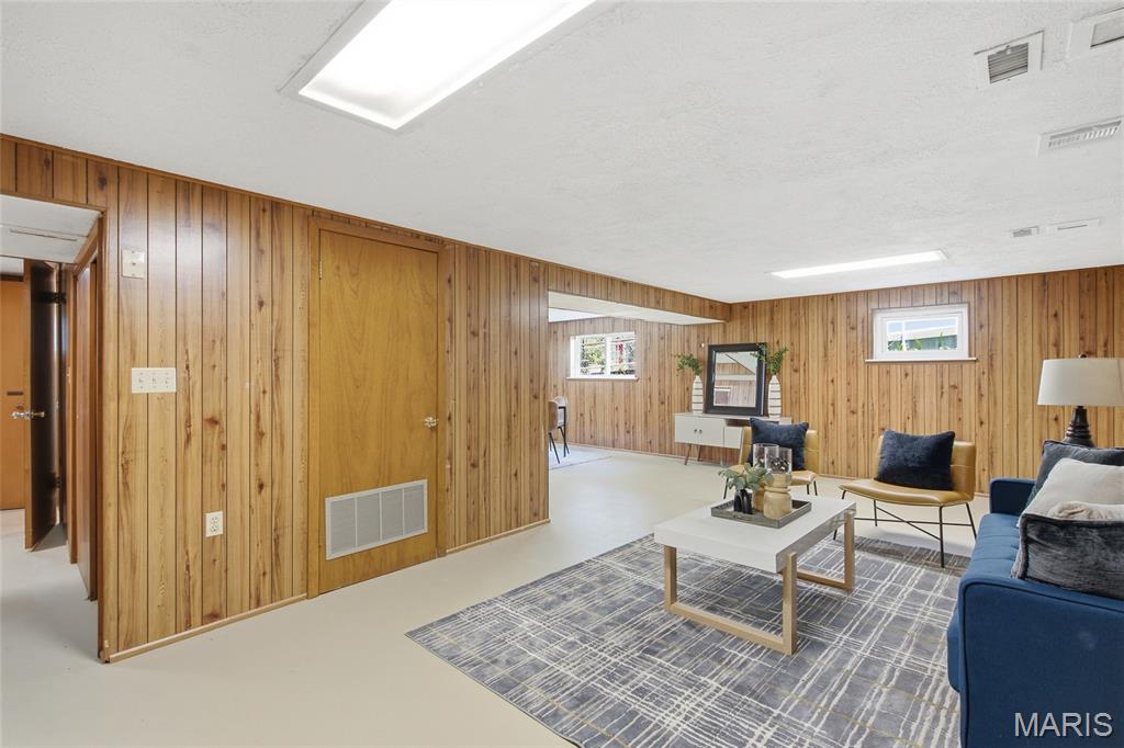 8233 Marvale Lane Property Photo 21