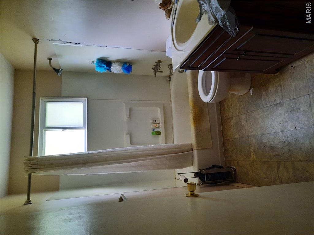 57 E West Road Property Photo 4