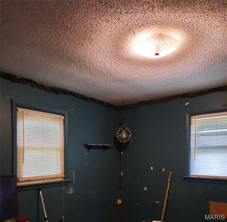 57 E West Road Property Photo 6