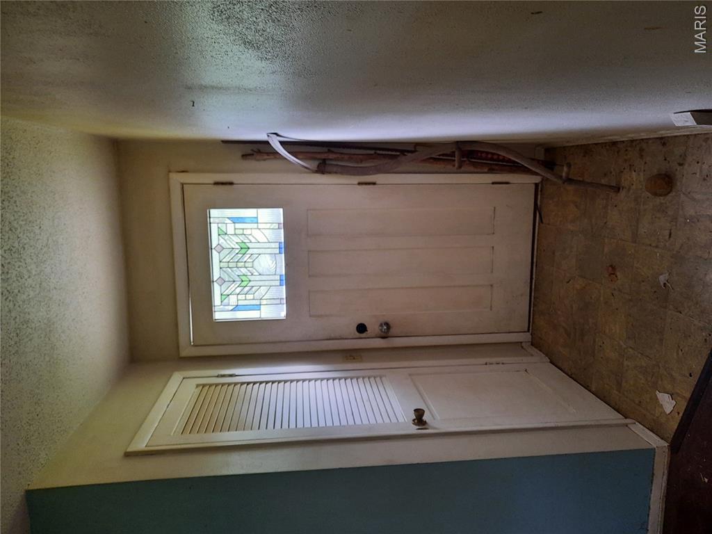 57 E West Road Property Photo 10