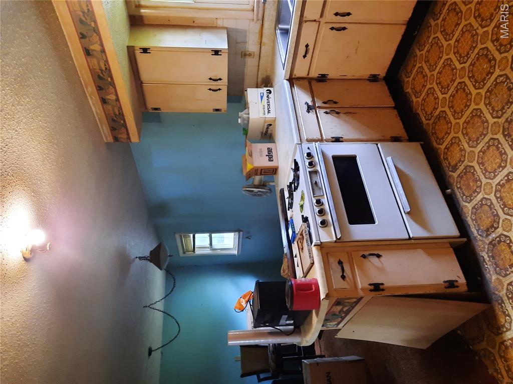 57 E West Road Property Photo 17