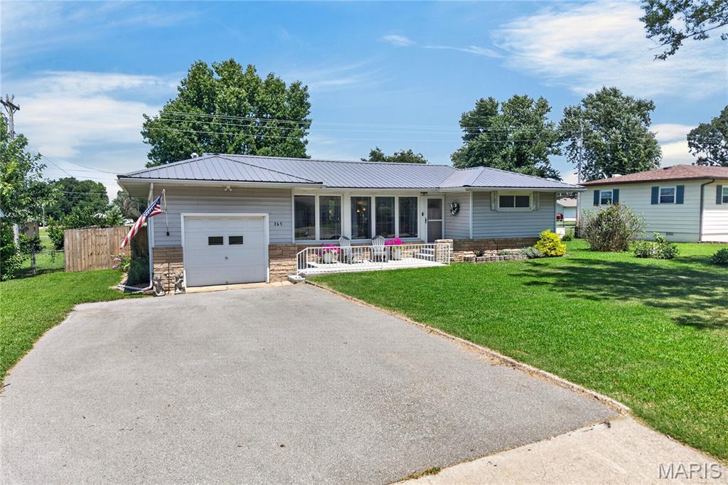 365 Fairfax Drive