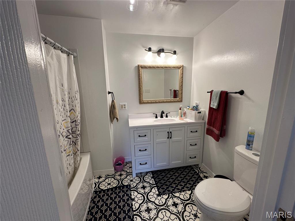 702 E 3rd Street Property Photo 18