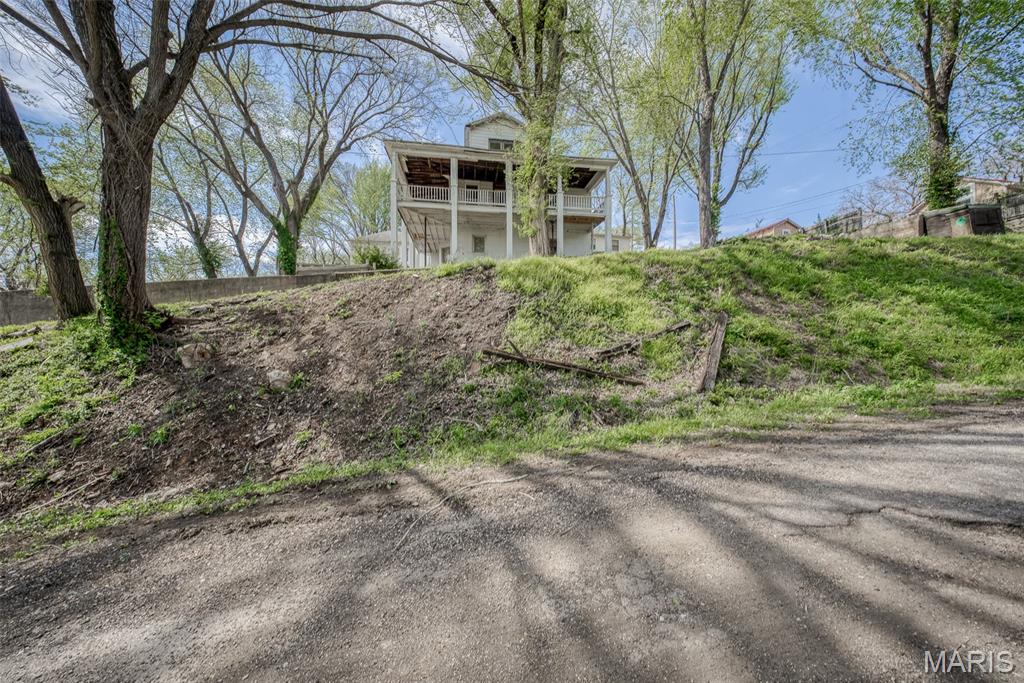 131 W 2nd Street Property Photo 1