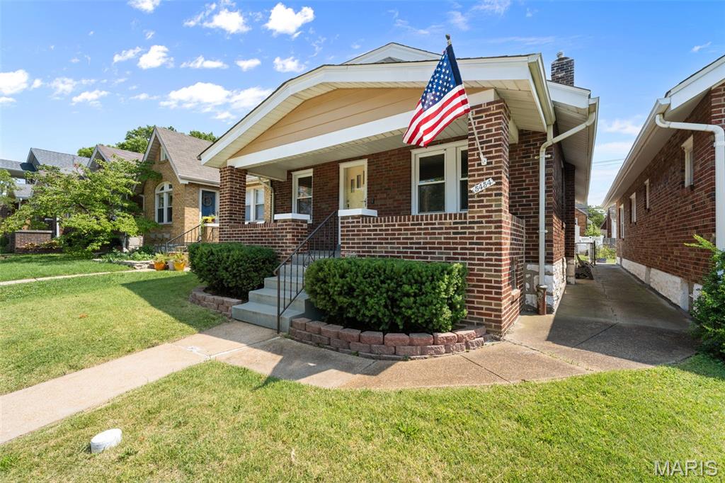 5454 Pernod Avenue Property Photo 3