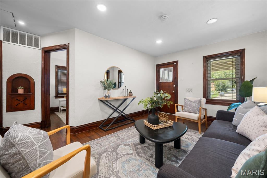 5454 Pernod Avenue Property Photo 7