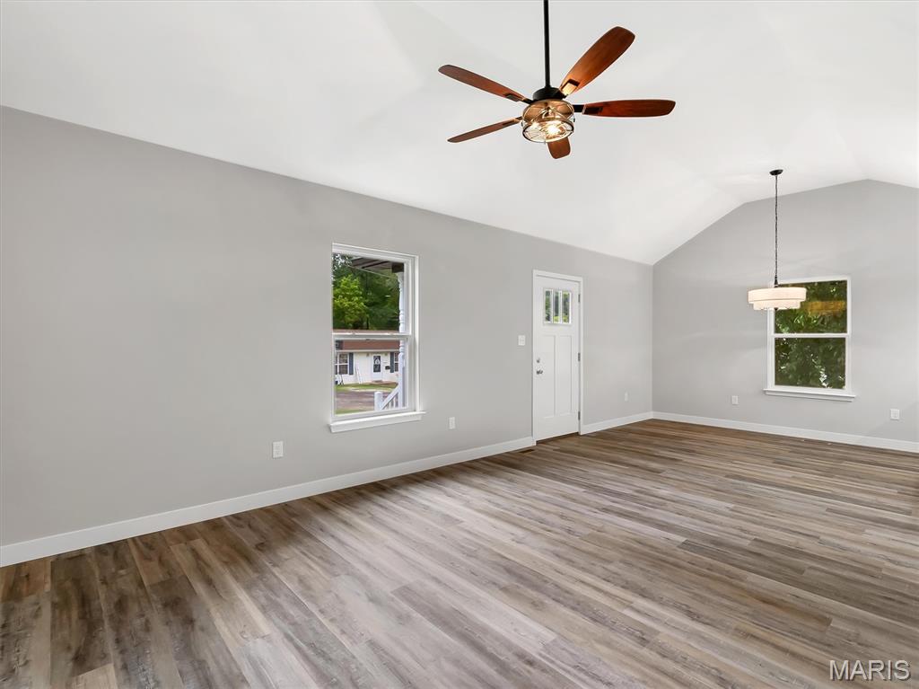 112 E Franklin Street Property Photo 7