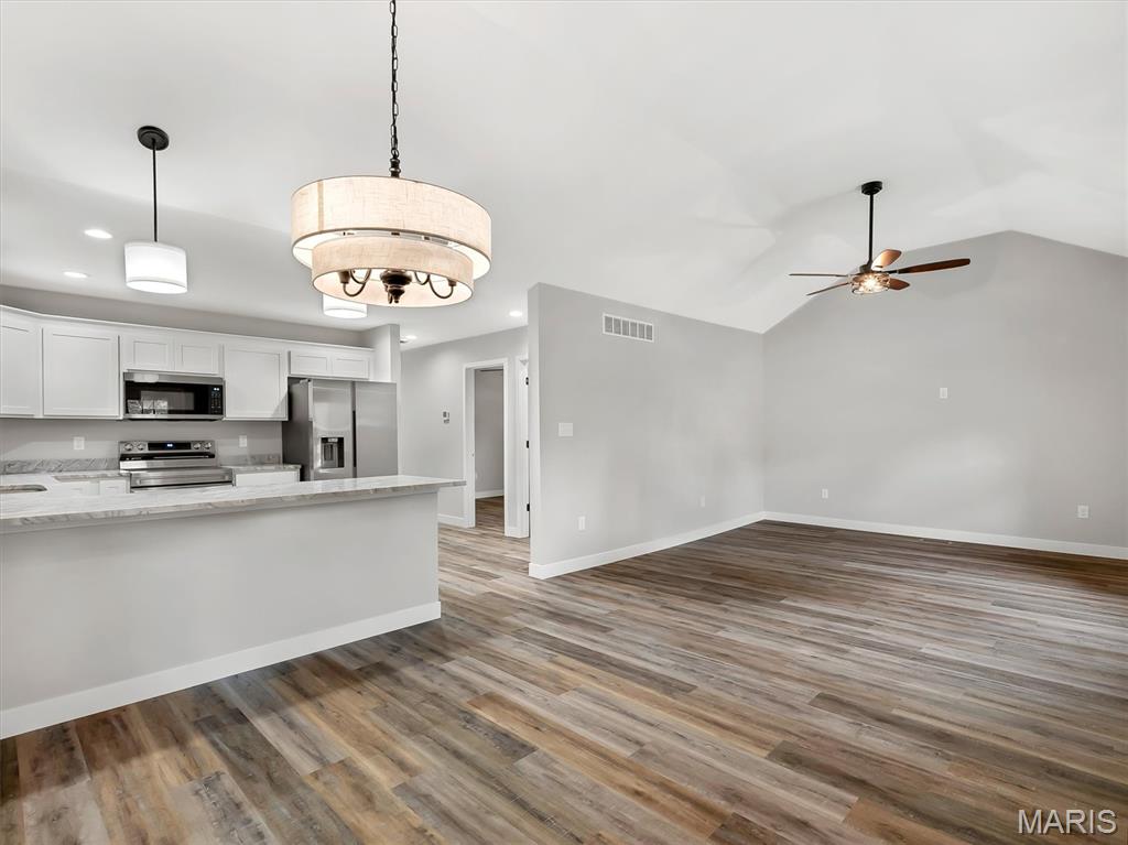 112 E Franklin Street Property Photo 8