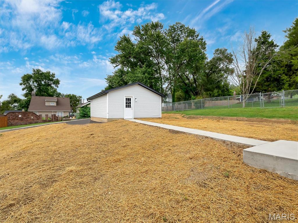 112 E Franklin Street Property Photo 37