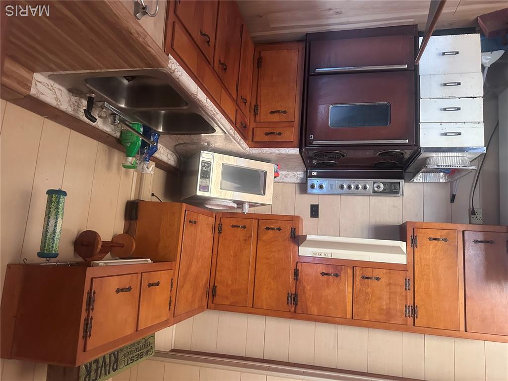 72 S River Road Property Photo 10