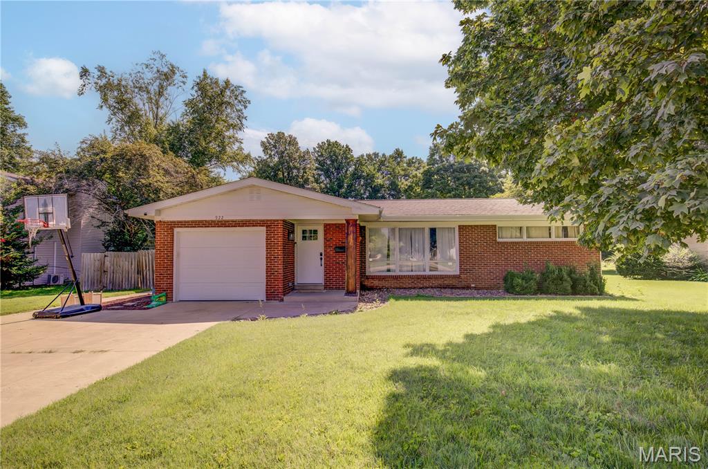 922 Hawthorn Drive Property Photo 1