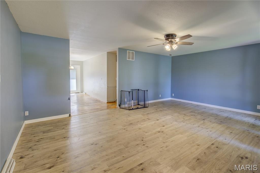 922 Hawthorn Drive Property Photo 2